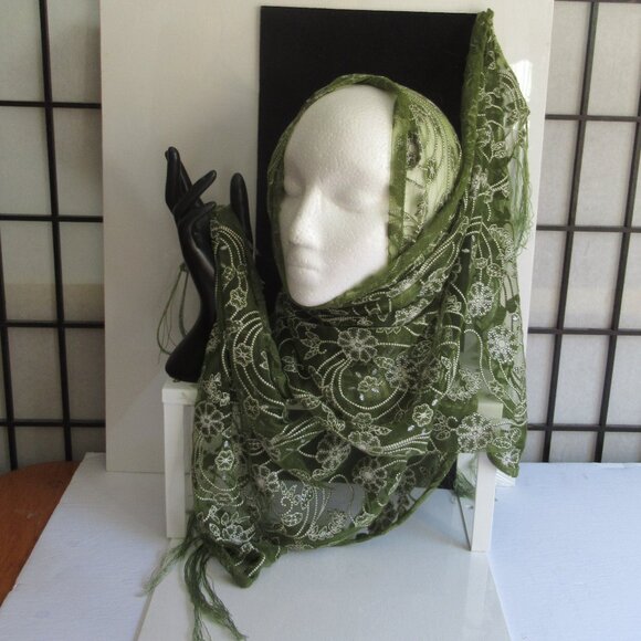 Vintage Scarf, Printed Floral Filagree pattern in Resham motif, Glitter - Picture 1 of 10